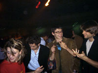 Eugi, KriZ e Alle - Emi-Manu-Sandro degree party - 02/04/004 - Clicca per ingrandire
