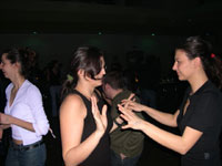 Silvia e Patty - Emi-Manu-Sandro degree party - 02/04/004 - Clicca per ingrandire