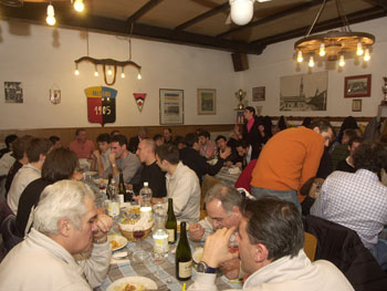 Panoramica della cena nella sala della Polisportiva - Clicca per ingrandire