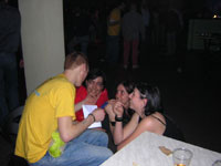 Manu e le svuotate - Emi-Manu-Sandro degree party - 02/04/004 - Clicca per ingrandire