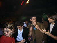 Eugi, KriZ e Alle - Emi-Manu-Sandro degree party - 02/04/004 - Clicca per ingrandire