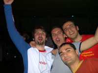 Trips, Cisko, Ragu e Ricky - Emi-Manu-Sandro degree party - 02/04/004 - Clicca per ingrandire
